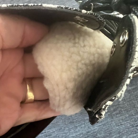 CROWN & IVY Women’s Boots Black & White Snake Print with Sherpa Lining NWOT Sz 7 - Picture 7 of 16